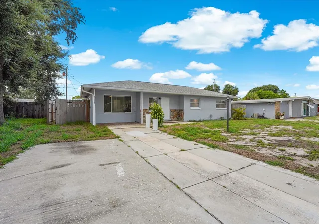 Photo 2 of Single family home for sale at 2003 Princeton Ave, Bradenton, FL 34207 | MLS# A4702243 | Listing updated on 2026-10-08