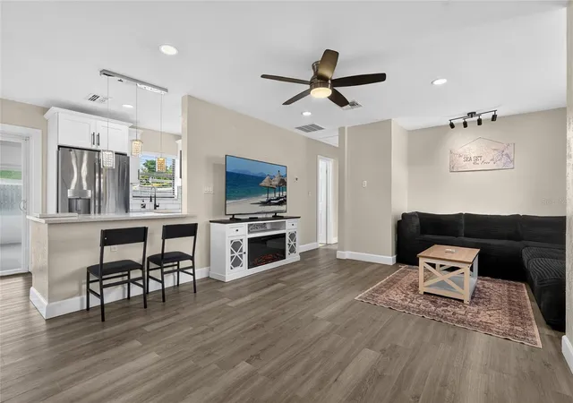 Photo 3 of Single family home for sale at 2003 Princeton Ave, Bradenton, FL 34207 | MLS# A4702243 | Listing updated on 2026-10-08