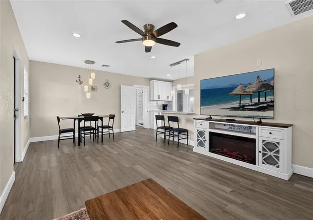 Photo 4 of Single family home for sale at 2003 Princeton Ave, Bradenton, FL 34207 | MLS# A4702243 | Listing updated on 2026-10-08