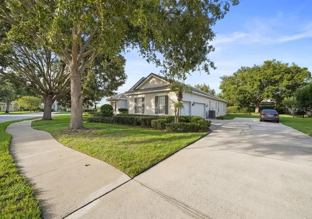 Photo 2 of Single family home for sale at 2019 Capri Ln, Mount Dora, FL 32757 | MLS# G5116142 | Listing updated on 2026-08-13