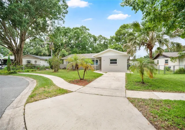 Photo 3 of Sale Pending at 130 Kasey Dr, Orlando, FL 32807 | MLS# O6431365 | Listing updated on 2026-08-28
