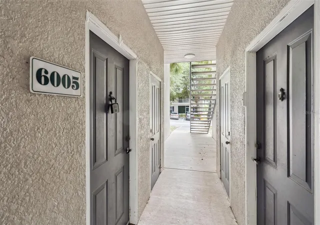 Listing Photo 5 - Condo for sale in building located at 6005 Hemingway Cir, HAINES CITY, FL 33844