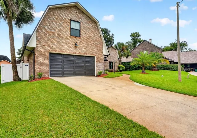 Photo 3 of Single family home for sale at 3 Fox Holw Dr, Ormond Beach, FL 32174 | MLS# FC320503 | Listing updated on 2026-10-06