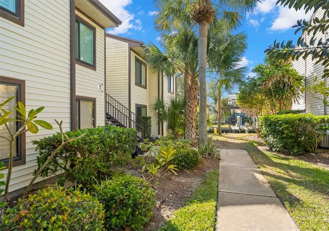 3rd image of 412 Moorings Cvs Dr, TARPON SPRINGS, FL 34689