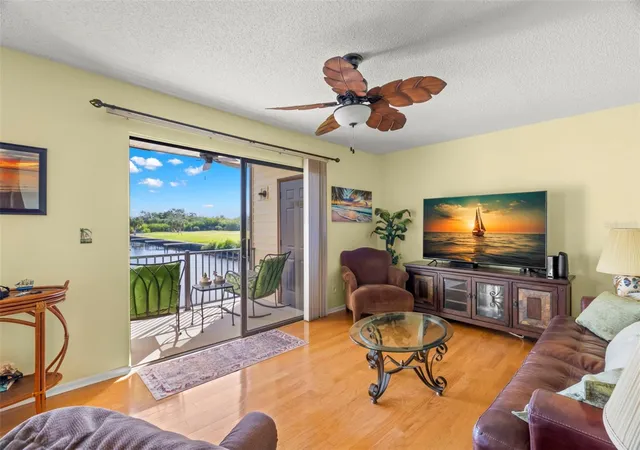 5th image of 412 Moorings Cvs Dr, TARPON SPRINGS, FL 34689