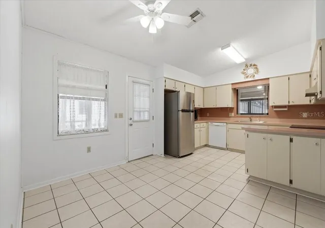 4th image of 3231 Bear Creek Ln, Lakeland, FL 33810 | MLS# L4964076