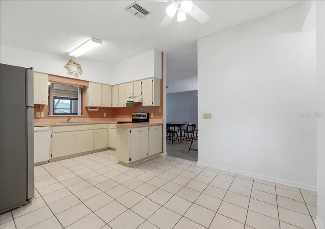 Photo 3 of Single family home for sale at 3231 Bear Crk Ln, Lakeland, FL 33810 | MLS# L4964076 | Listing updated on 2026-10-20