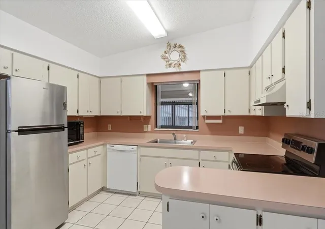 5th image of 3231 Bear Creek Ln, Lakeland, FL 33810 | MLS# L4964076