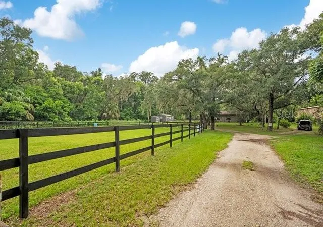3rd image of 560 N Lake Pleasant Rd, Apopka, FL 32712 | MLS# FC320504
