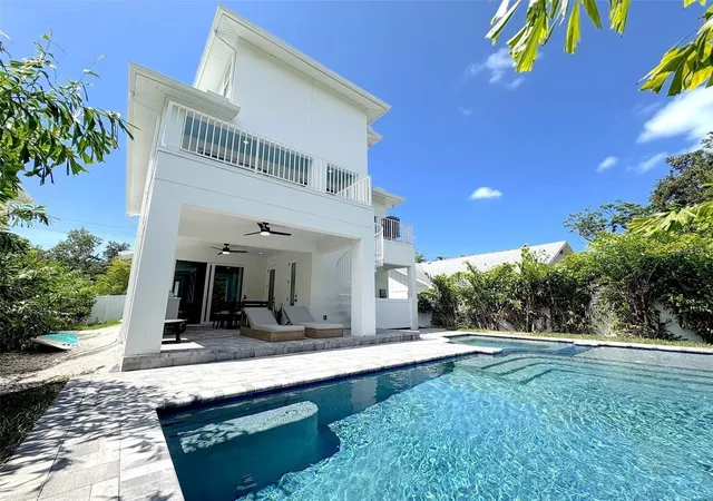 2nd image of 1647 Siesta Dr, Sarasota, FL 34239 | MLS# A4702256