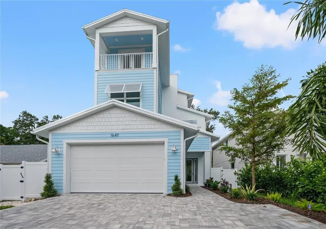 3rd image of 1647 Siesta Dr, Sarasota, FL 34239 | MLS# A4702256