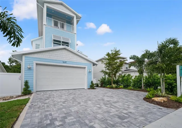4th image of 1647 Siesta Dr, Sarasota, FL 34239 | MLS# A4702256
