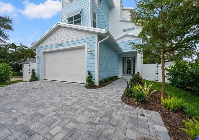 5th image of 1647 Siesta Dr, Sarasota, FL 34239 | MLS# A4702256