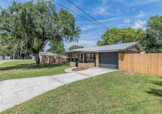 Photo 1 of Single family home for sale at 218 Maple Ln, Fort Meade, FL 33841 | MLS# L4964080 | Listing updated on 2026-08-24