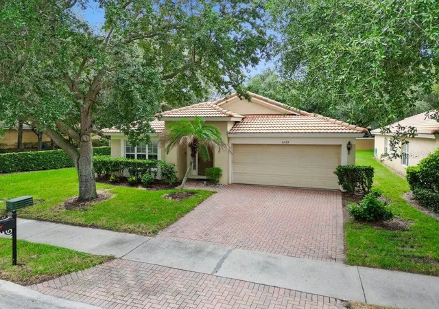 2nd image of 6169 Froggatt St, Orlando, FL 32835 | MLS# O6431392