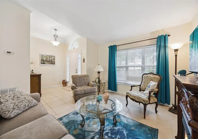 4th image of 6169 Froggatt St, Orlando, FL 32835 | MLS# O6431392
