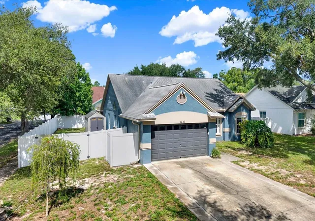 3rd image of 1427 Bay View St, Tarpon Springs, FL 34689 | MLS# W7888343