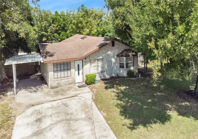 Photo 2 of Single family home for sale at 805 Center St, Dundee, FL 33838 | MLS# S5155176 | Listing updated on 2026-09-25
