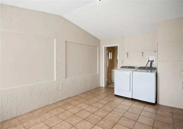 Photo 3 of Single family home for sale at 805 Center St, Dundee, FL 33838 | MLS# S5155176 | Listing updated on 2026-09-25