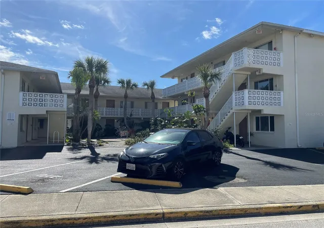 2nd image of 102 S Peninsula Dr #201, Daytona Beach, FL 32118 | MLS# V4950606