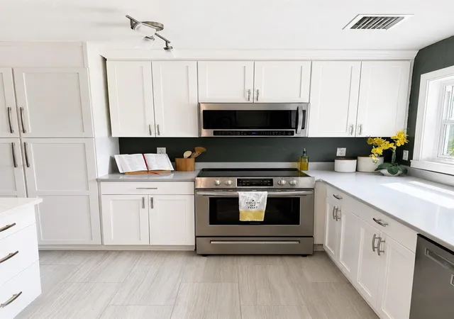 Photo 4 of Single family home for sale at 926 29th Street N, Saint Petersburg, FL 33713 | MLS# TB8536598 | Listing updated on 2026-10-20