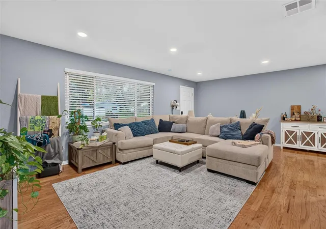 3rd image of 11373 67Th Ave, Seminole, FL 33772 | MLS# TB8536599