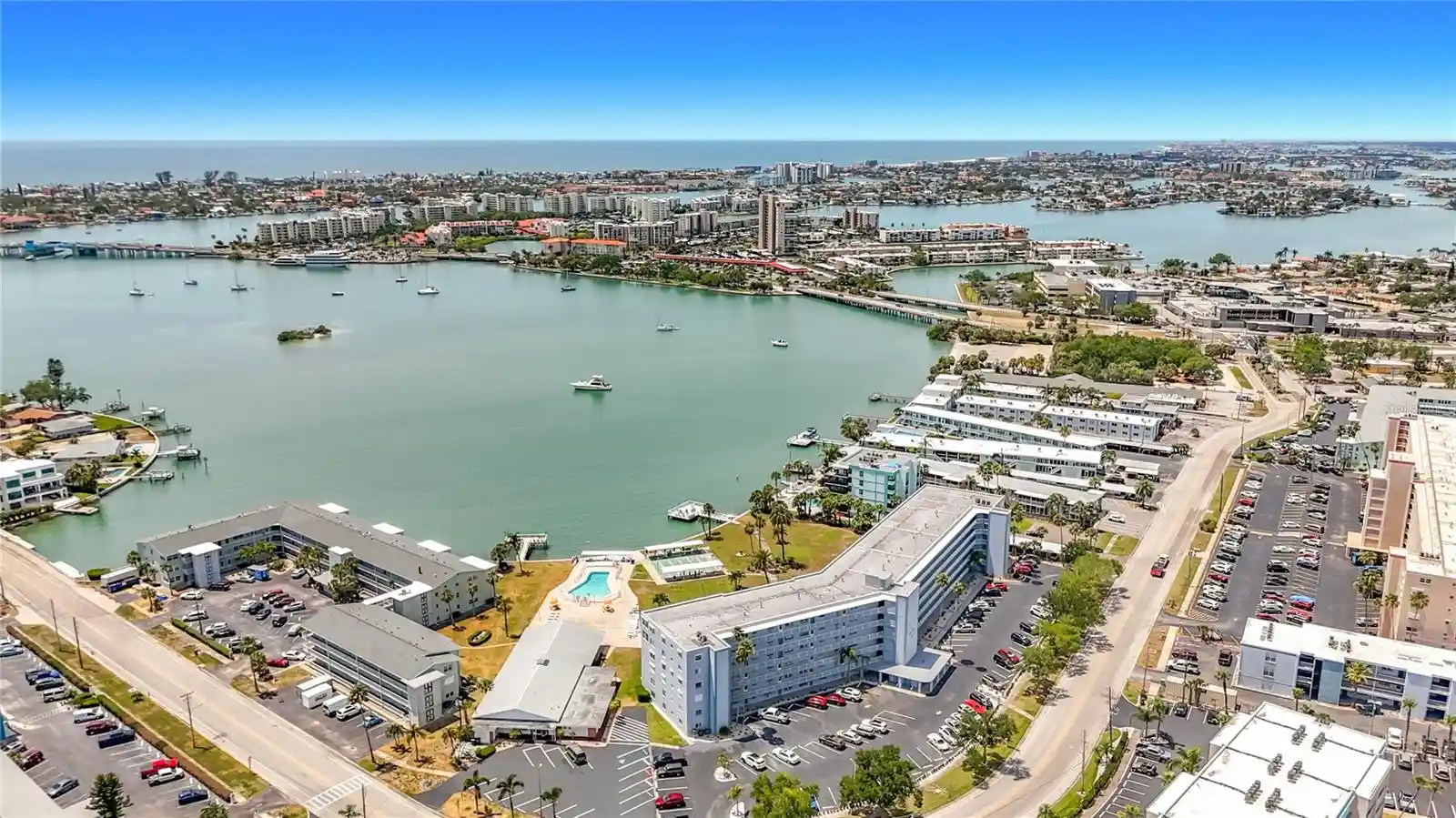 Listing Photo 2 - Condo for sale in 1868 Shore Dr S located at 1868 Shore Dr S, SOUTH PASADENA, FL 33707 - Unit #503