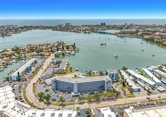 Listing Photo 4 - Condo for sale in building located at 1868 Shore Dr S, SOUTH PASADENA, FL 33707 - Unit #503