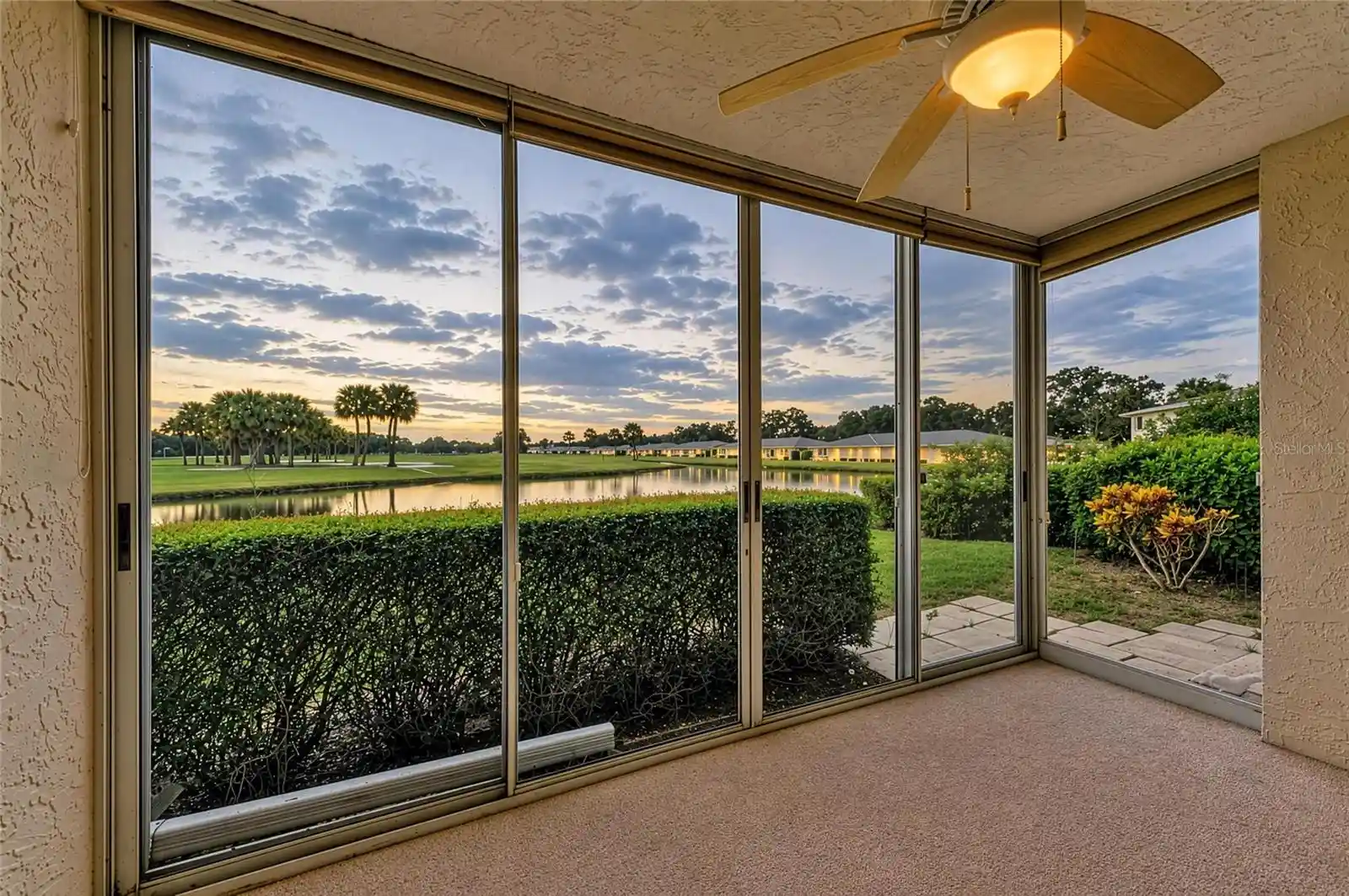 Listing Photo 1 - Condo for sale in 6999 W Country Clb Dr N located at 6999 W Country Clb Dr N, SARASOTA, FL 34243 - Unit #123