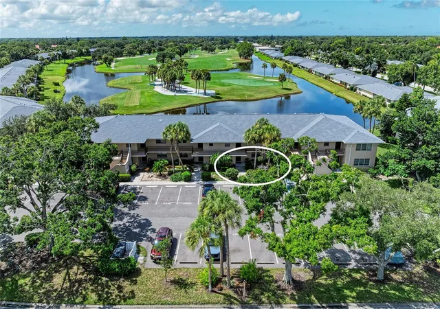 Listing Photo 4 - Condo for sale in building located at 6999 W Country Clb Dr N, SARASOTA, FL 34243 - Unit #123