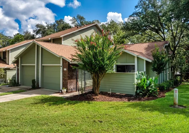 Photo 1 of Townhouse for sale at 437 Stanton Pl, Longwood, FL 32779 | MLS# O6431447 | Listing updated on 2026-10-04