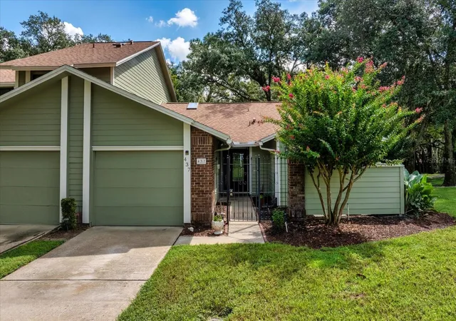 Photo 3 of Sale Pending at 437 Stanton Pl, Longwood, FL 32779 | MLS# O6431447 | Listing updated on 2026-10-08