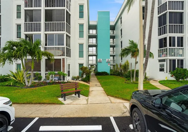 3rd image of 4900 38Th Wy S, ST PETERSBURG, FL 33711