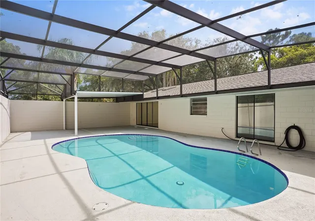 Photo 3 of Single family home for sale at 580 Devonshire Blvd, Longwood, FL 32750 | MLS# O6431474 | Listing updated on 2026-09-22