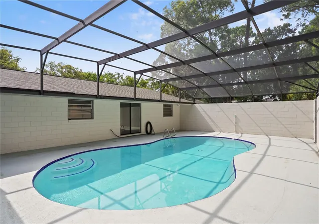 Photo 4 of Single family home for sale at 580 Devonshire Blvd, Longwood, FL 32750 | MLS# O6431474 | Listing updated on 2026-09-22