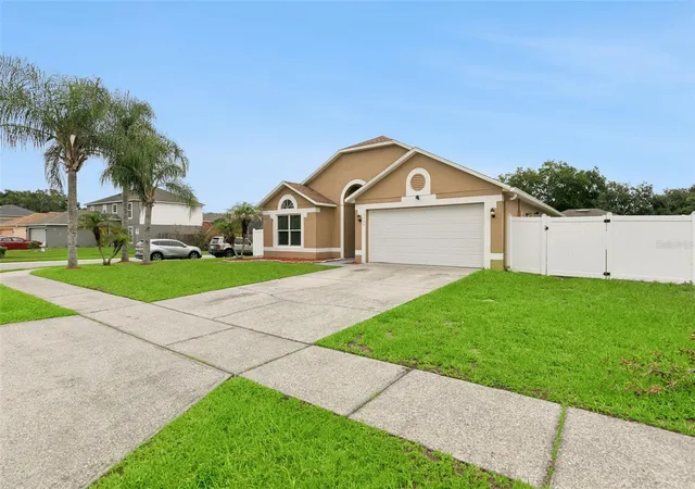 Photo 2 of Single family home for sale at 14426 Lake Price Dr, Orlando, FL 32826 | MLS# O6431479 | Listing updated on 2026-10-19