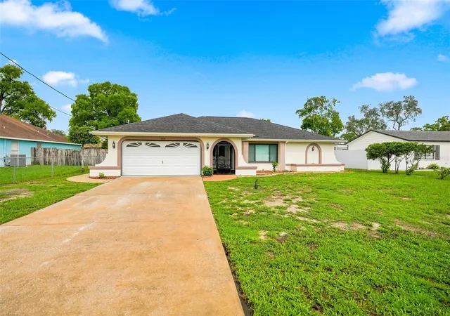 Photo 3 of Single family home for sale at 10308 Gifford Dr, Spring Hill, FL 34608 | MLS# W7888352 | Listing updated on 2026-10-11