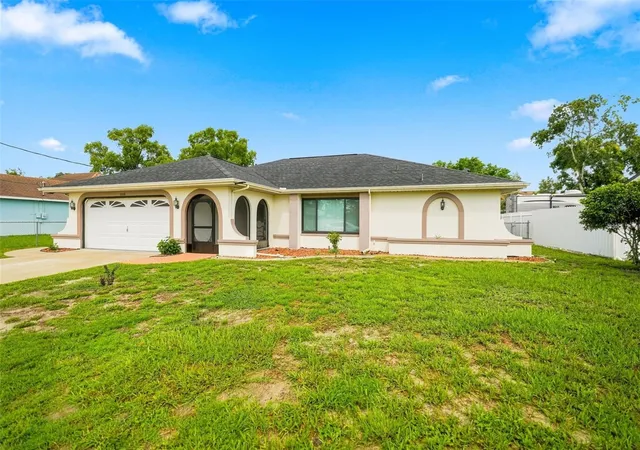 Photo 3 of Single family home for sale at 10308 Gifford Dr, Spring Hill, FL 34608 | MLS# W7888352 | Listing updated on 2026-10-11