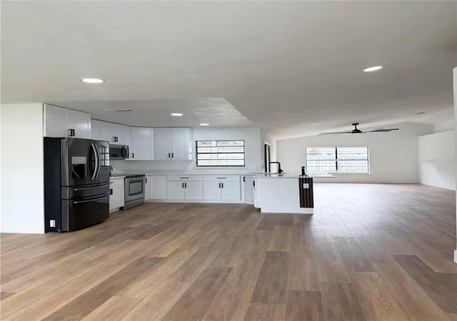 Photo 2 of Single family home for sale at 305 Cornwallis Ct, Kissimmee, FL 34758 | MLS# S5155192 | Listing updated on 2026-09-12
