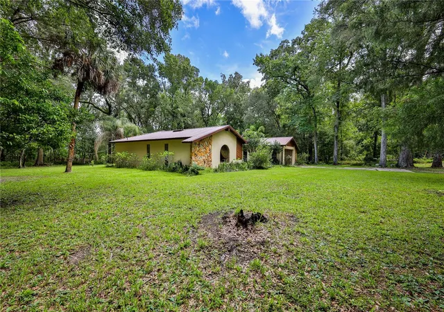 Photo 3 of Single family home for sale at 18255 Lake Lindsey Rd, Brooksville, FL 34601 | MLS# W7888354 | Listing updated on 2026-10-05