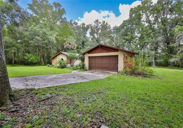 Photo 4 of Single family home for sale at 18255 Lake Lindsey Rd, Brooksville, FL 34601 | MLS# W7888354 | Listing updated on 2026-10-05