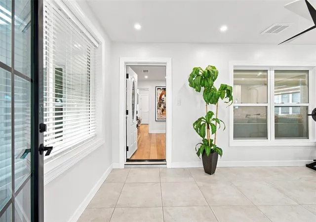 Photo 4 of Single family home for sale at 3745 1st Avenue N, Saint Petersburg, FL 33713 | MLS# TB8536657 | Listing updated on 2026-09-15