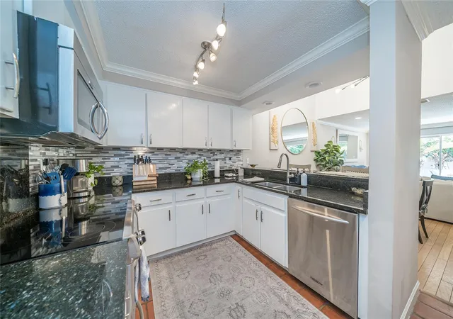 3rd image of 2939 W Knights Ave, Tampa, FL 33611 | MLS# TB8536670