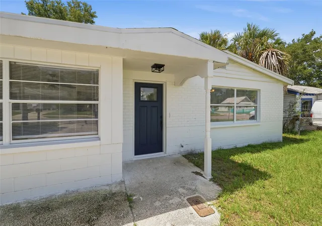 Photo 4 of Single family home for sale at 4009 E Powhatan Ave, Tampa, FL 33610 | MLS# TB8536677 | Listing updated on 2026-08-28