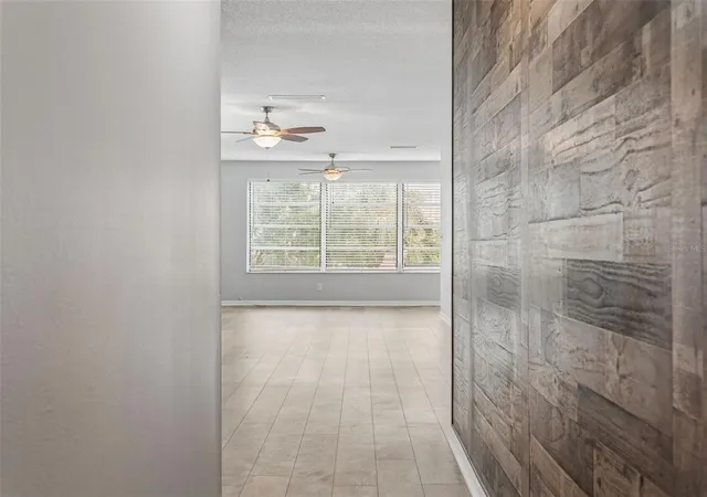 4th image of 5501 80Th St N #402, Saint Petersburg, FL 33709 | MLS# FC320519