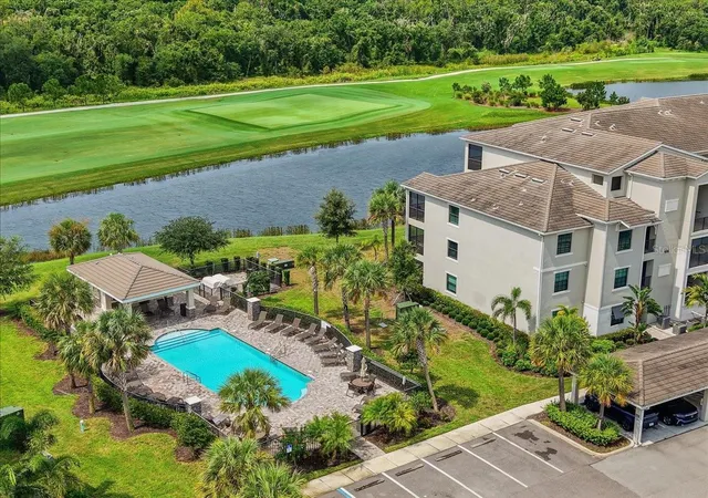 Listing Photo 4 - Condo for sale in building located at 17520 Gawthrop Dr, BRADENTON, FL 34211 - Unit #305