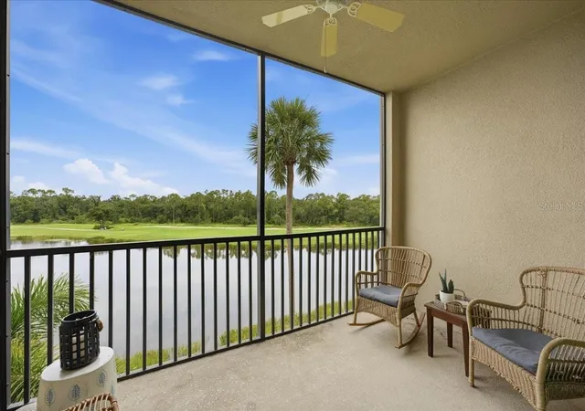 Listing Photo 5 - Condo for sale in building located at 17520 Gawthrop Dr, BRADENTON, FL 34211 - Unit #305