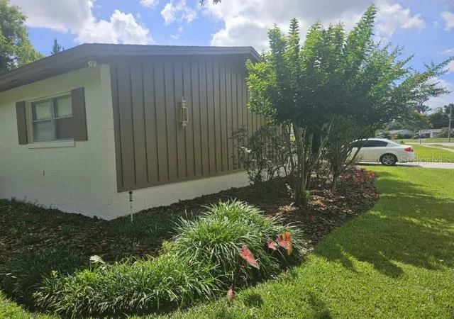 Photo 4 of Single family home for sale at 120 Larkwood Dr, Sanford, FL 32771 | MLS# O6431571 | Listing updated on 2026-10-01
