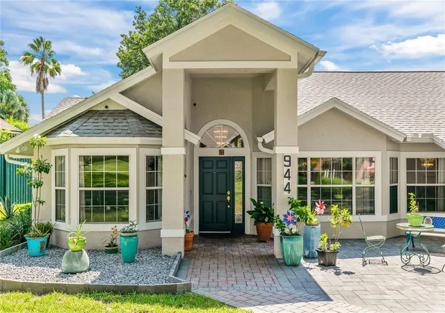 Photo 3 of Sale Pending at 944 Almond Tree Cir, Orlando, FL 32835 | MLS# O6431575 | Listing updated on 2026-09-02