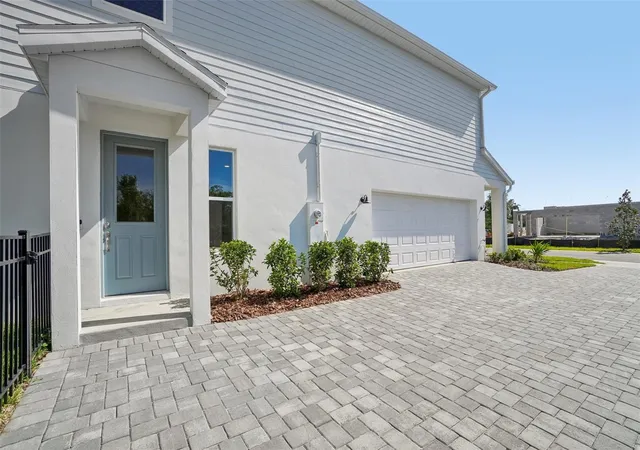 Photo 2 of Sale Pending at 640 Silver Strm Ct, Brandon, FL 33511 | MLS# TB8536730 | Listing updated on 2026-08-09
